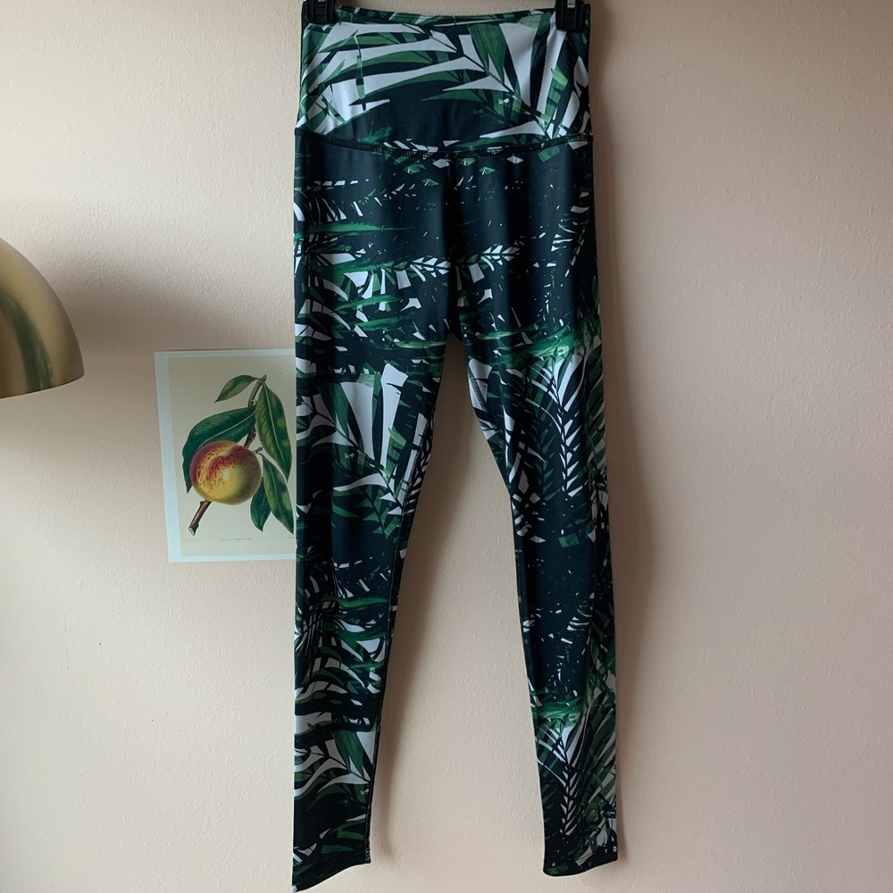 Beyond Yoga high rise full length tropical leggings Size M